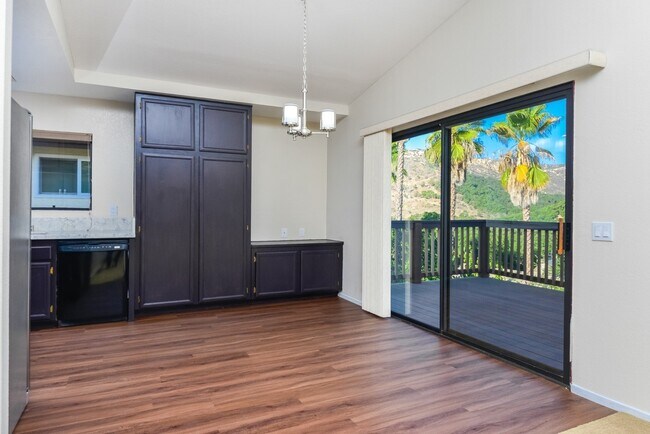 Building Photo - Remodeled Home in Cimarron with Amazing Vi...