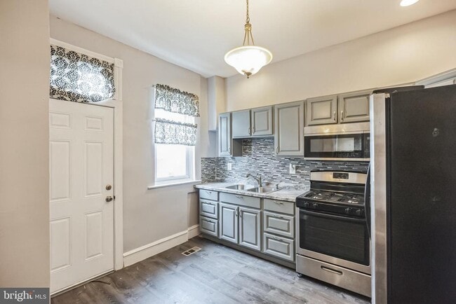 Building Photo - 530 N 58th St