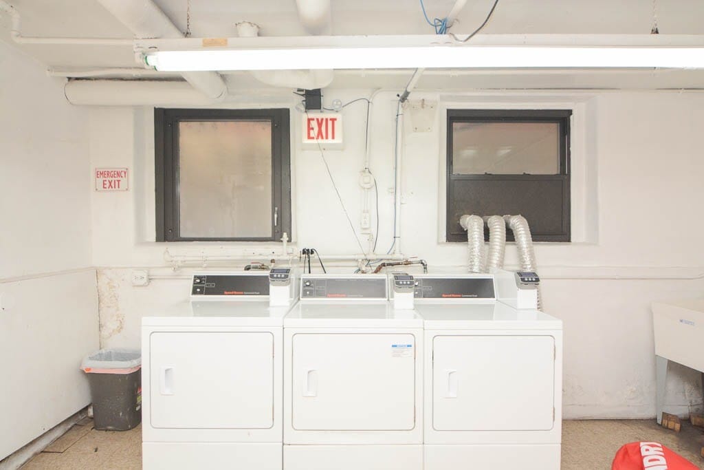 Building Photo - 653 W Belmont Ave