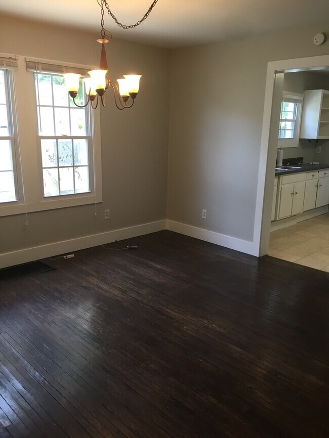 Building Photo - Wedgewood Houston!!!  3 Bed 1 Bath House Convenient to Belmont, Lipscomb & Vandy!