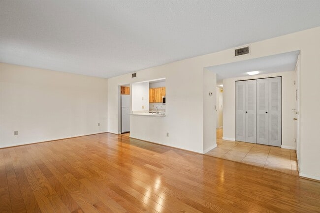 Building Photo - 54 Veronese Ct