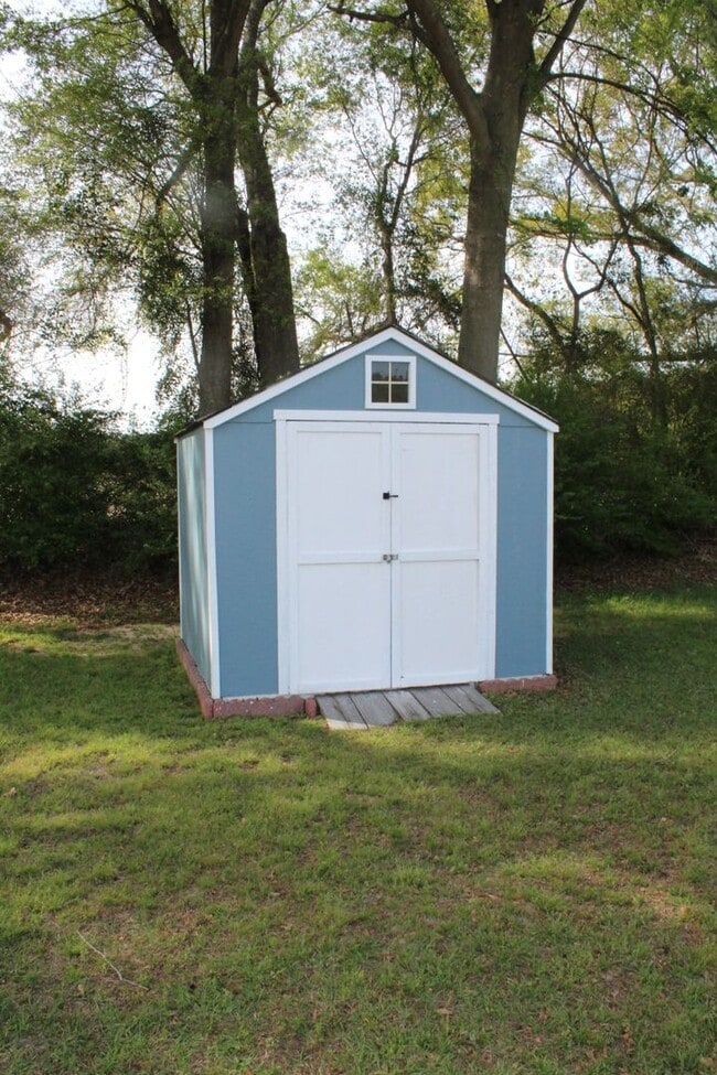 Building Photo - 415 Grace's Farm Rd