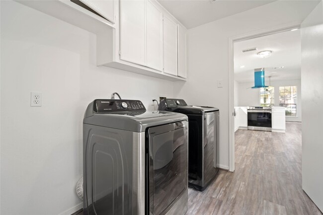 Building Photo - 6719 Brittany Park Ln