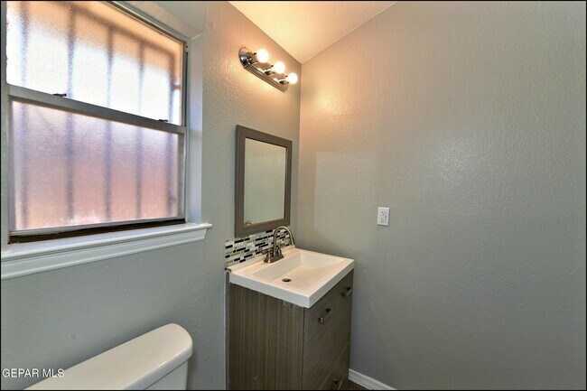 Building Photo - 6023 Bridalveil Dr