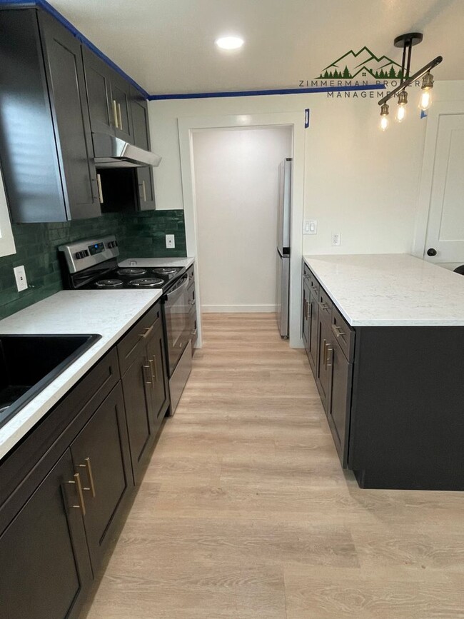 Building Photo - UPDATED 2 Bedroom, 1 Bathroom Home in Lowell
