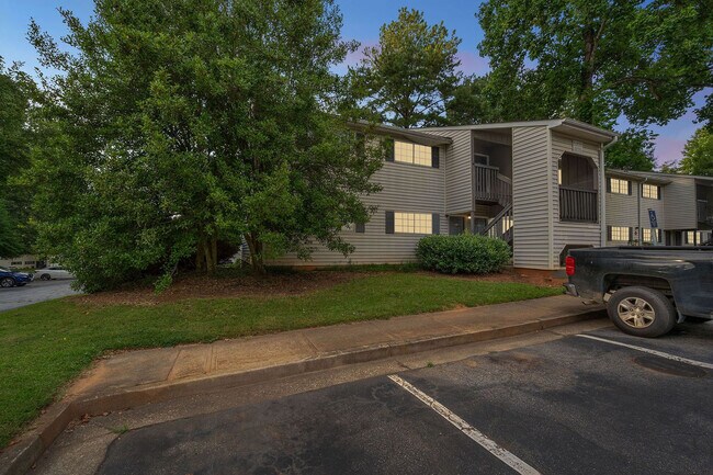 Building Photo - 1230 Kenridge Pkwy
