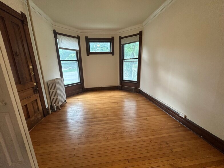 Building Photo - 319 N Pinckney St