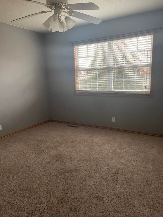 Building Photo - COMING SOON IN CARL JUNCTION: Beautiful 3BR/2BA home in Carl Junction with fenced in yard and sto...