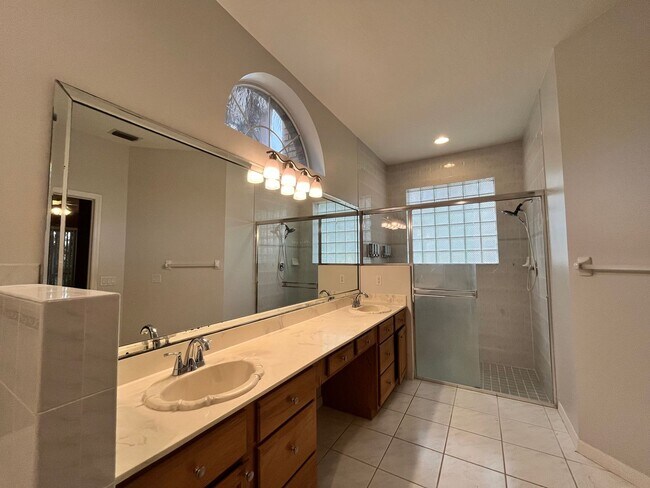 Building Photo - 4/3 Executive Brick Home