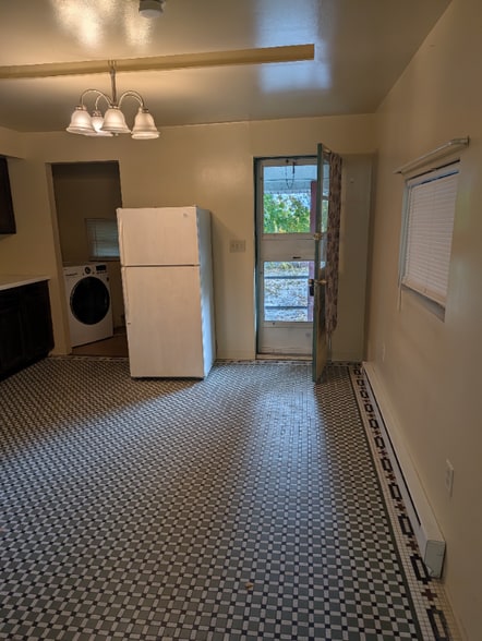 Building Photo - 518 N Main Ave