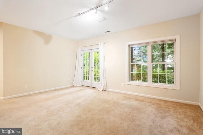 Building Photo - 2202 Sarah Woods Ct