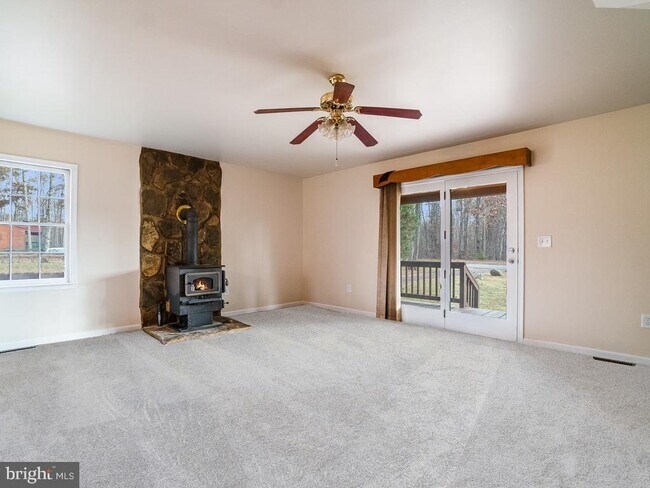 Building Photo - 26185 Independence Rd