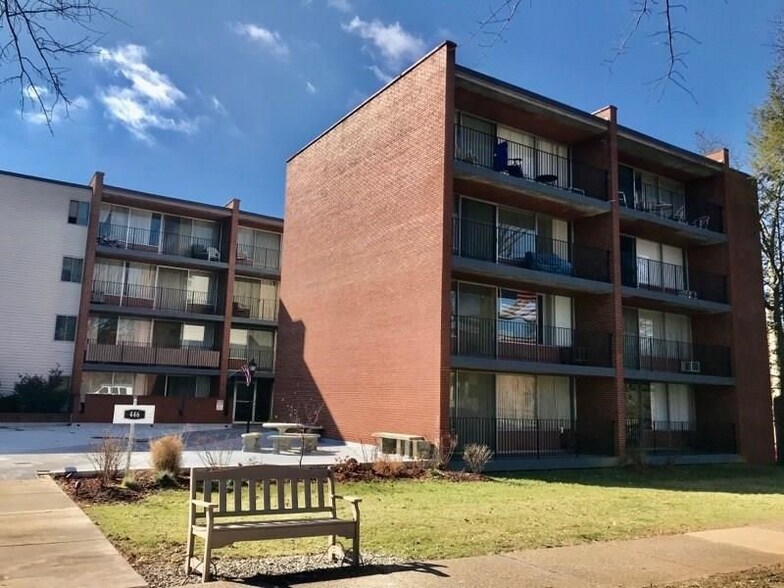 Primary Photo - 446 Hoodridge Dr