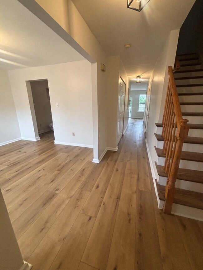 Building Photo - 4220 Elm Ct
