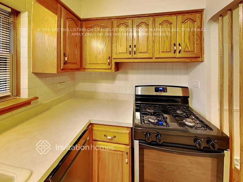 Building Photo - 10933 S Tripp Ave