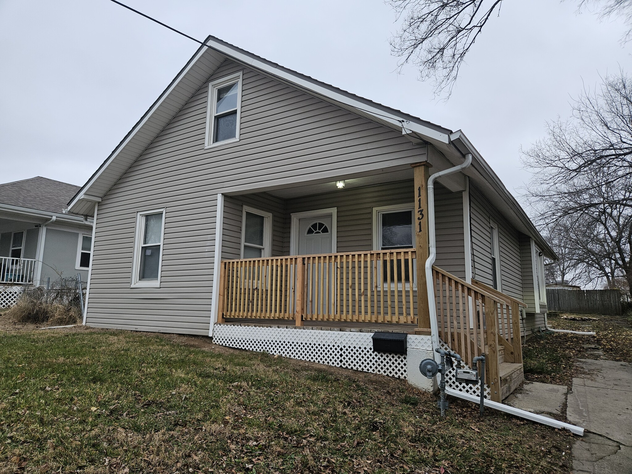 Building Photo - 1131 S Pope Ave