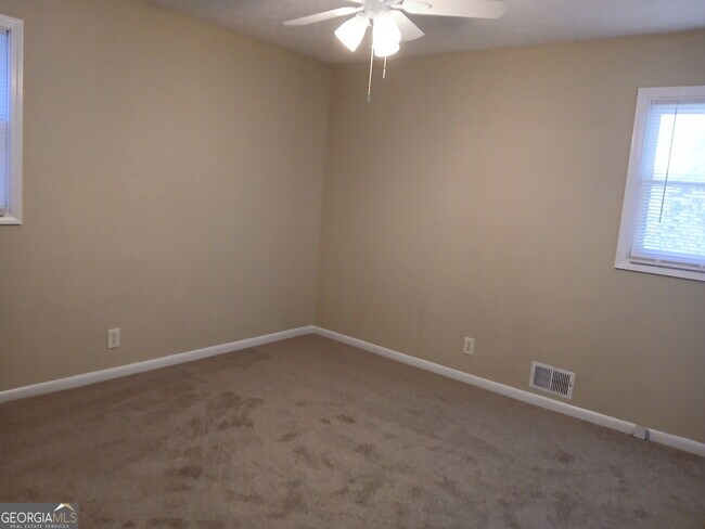 Building Photo - 8247 Spillers Dr SW