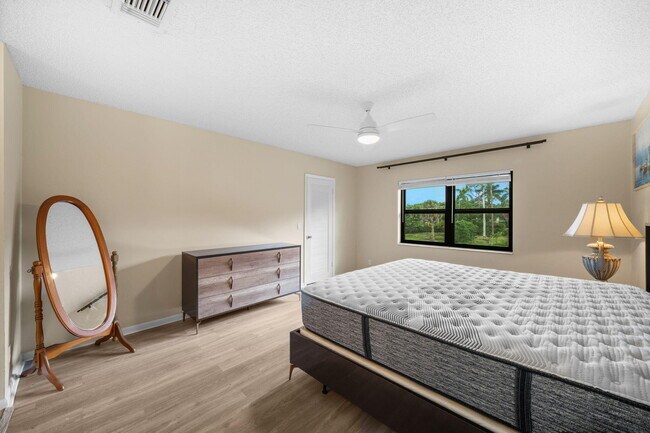Building Photo - 21669 Tall Palm Cir