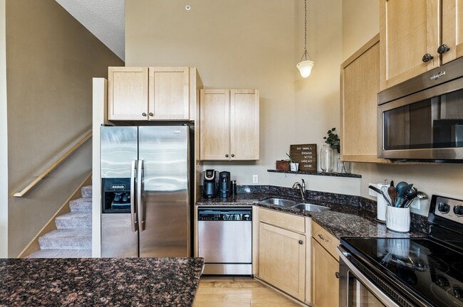 Building Photo - Spacious 3-Bedroom Townhome in Prime Savage/Prior Lake Location