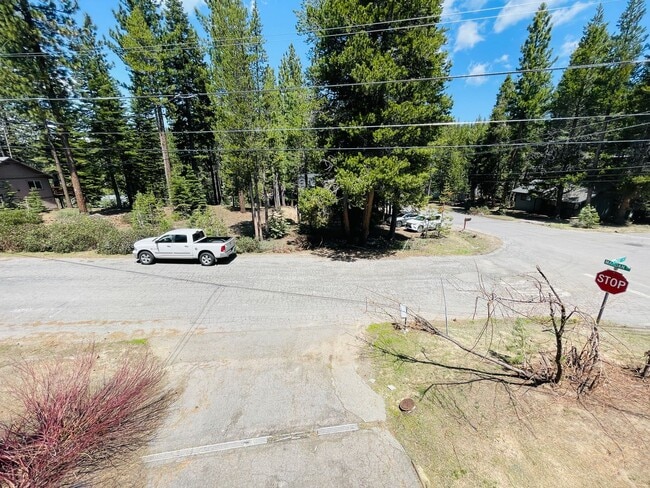 Building Photo - 3 bed 2 bath house for rent in South Lake Tahoe