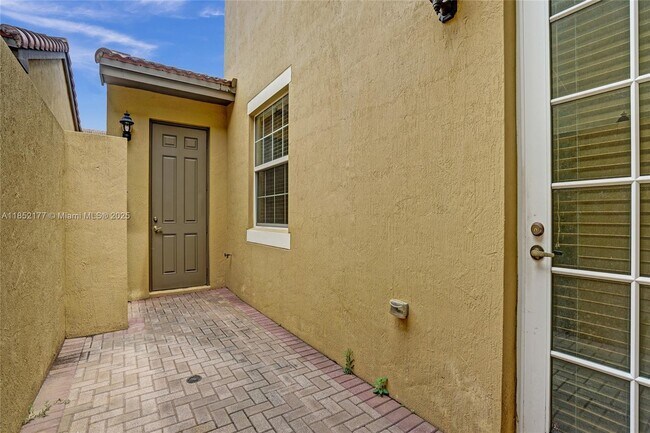 Building Photo - 1401 SW 147th Ter