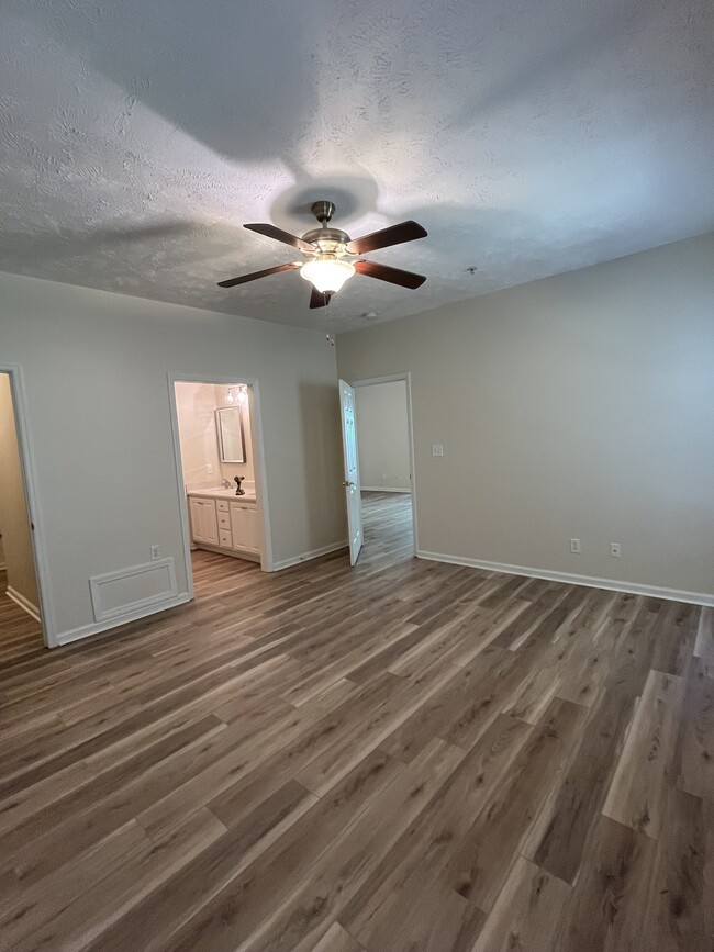 Master Bedroom - 532 Lionshead Rd