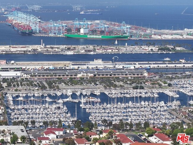 Building Photo - 778 W 25th St