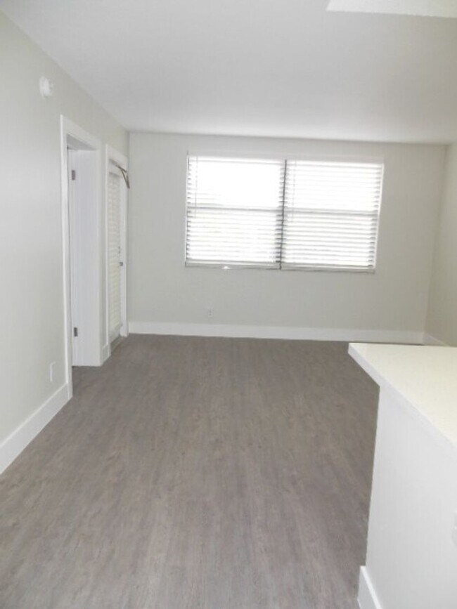 Building Photo - Move-In Ready Rental near Tanger Outlets!