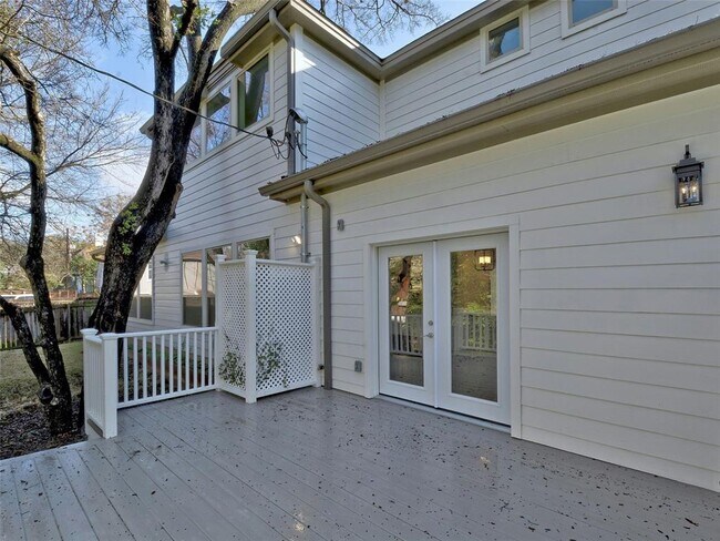 Building Photo - 2400 Winsted Ln