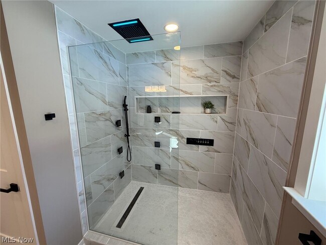 Building Photo - 3940 Ellendale Rd