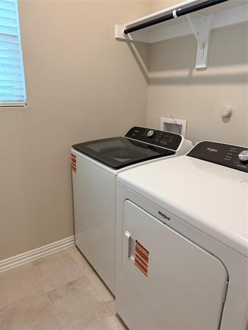 Building Photo - 711 Dotty Dr