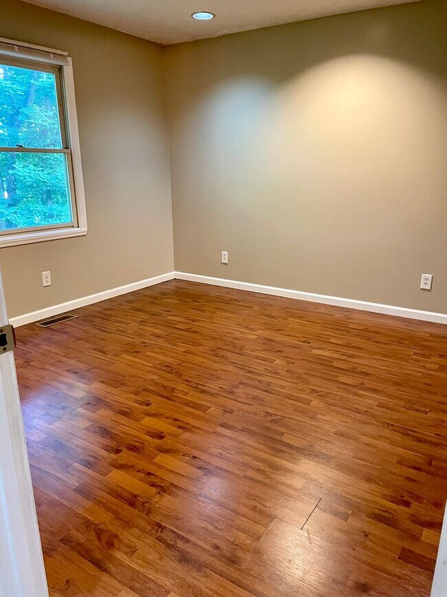 Building Photo - 418 Summit View Rd