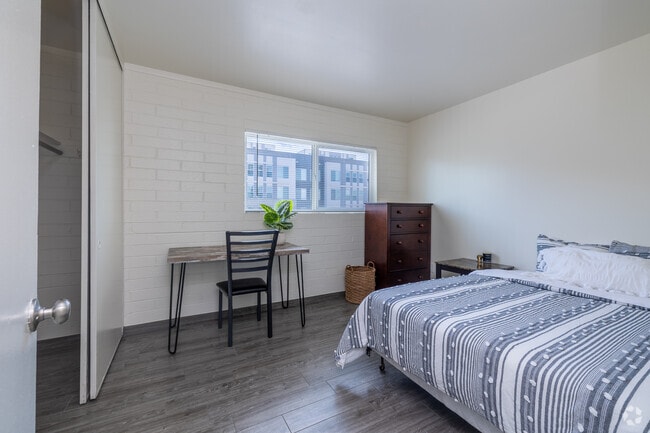 2BR, 1BA - 710SF - Bedroom - University Vista Student Apartments