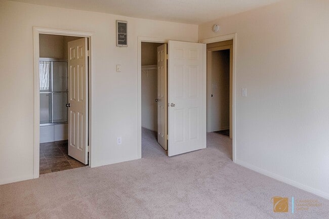 Building Photo - Charming Upgraded Condo in Escondido, pets...