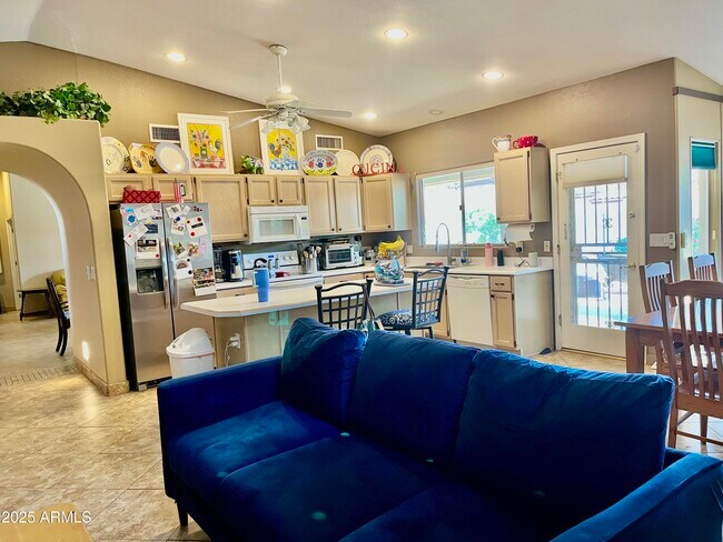 Building Photo - 5639 E Aire Libre Ave