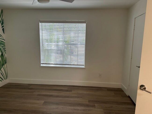 Building Photo - 1275 Crystal Way