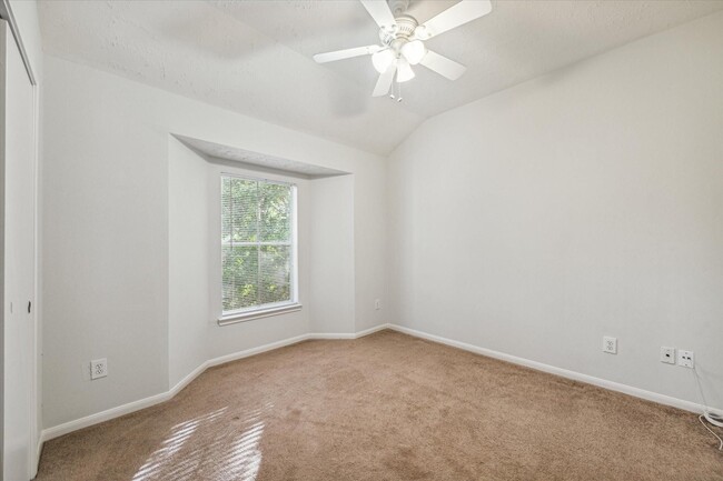Building Photo - 8051 Bay Branch Dr