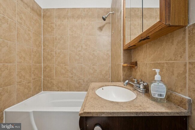 Building Photo - 2001 S 13th St