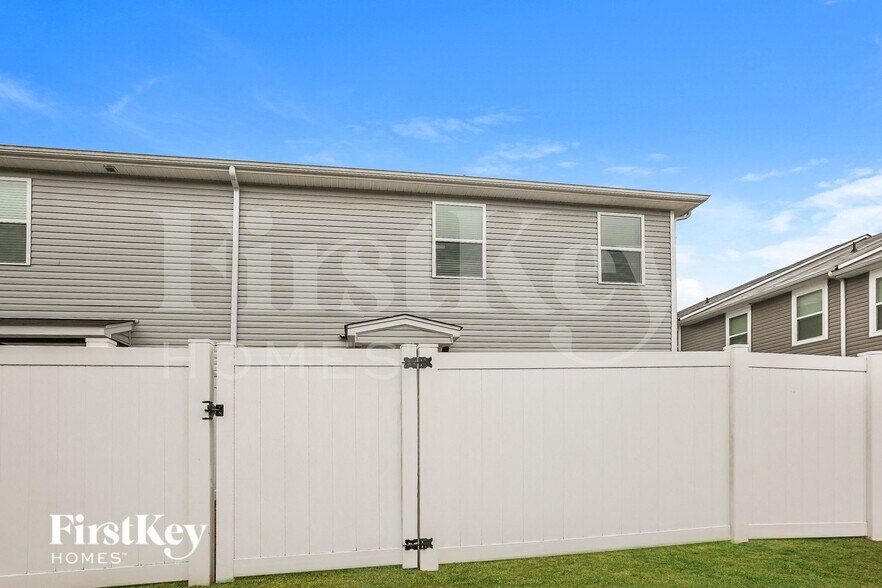 Building Photo - 2020 Cypress Village Dr NW