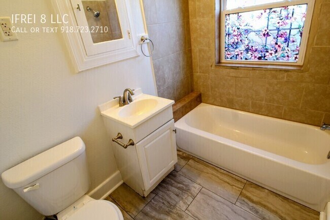 Building Photo - 2865 E Admiral Pl