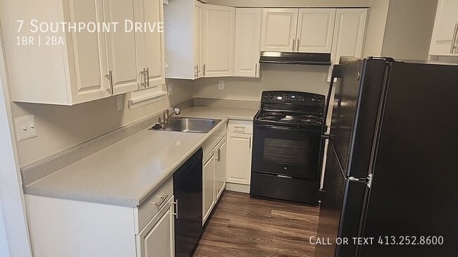 Building Photo - 7 Southpoint Dr