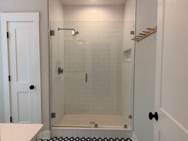 Building Photo - Beautiful Modern 3 Bedroom Church Hill Home