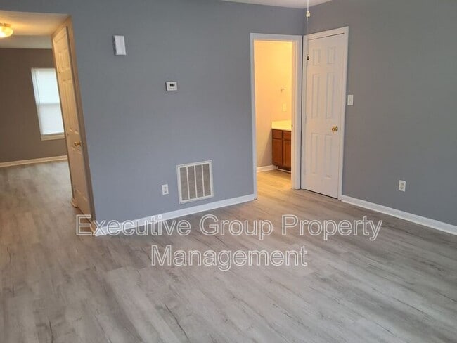 Building Photo - 1115 Crowne Pointe Dr