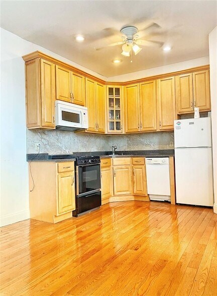 Building Photo - 218 Newark Ave