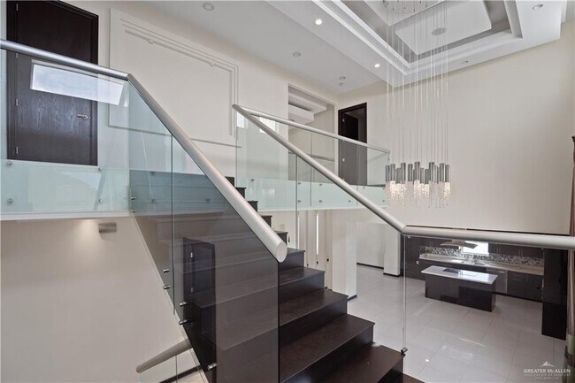 Building Photo - 32 May Dr