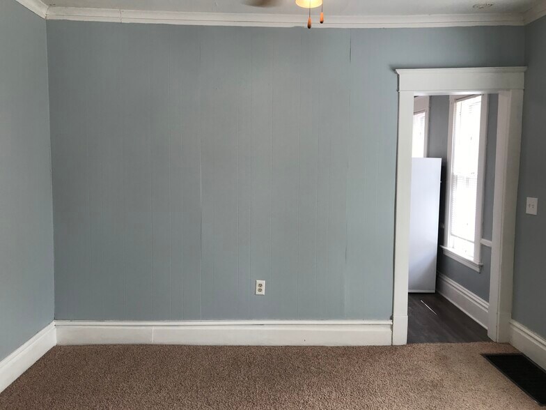 Building Photo - 128 Luton Ave SE