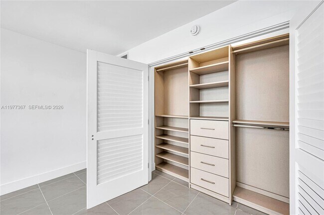 Building Photo - 6770 Indian Creek Dr