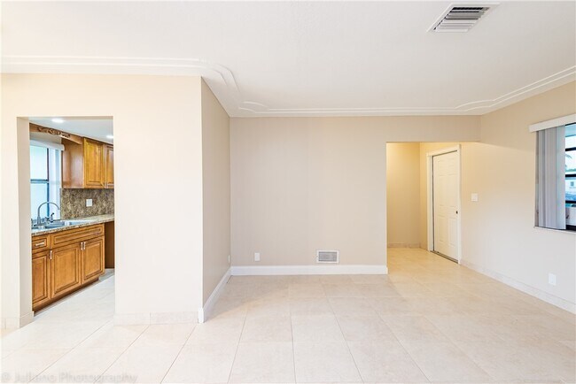 Building Photo - 5051 N Hwy A1A