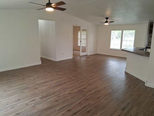Building Photo - Charming 4BR Home in Cave Springs