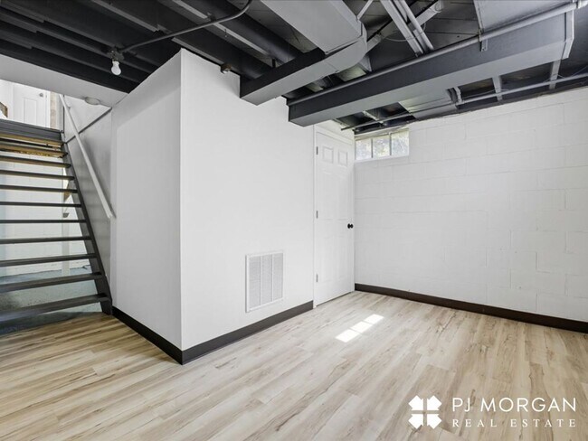 Building Photo - Stylish Updates + Spacious Yard + 2-Car Ga...
